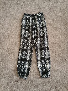 Bohemian Vibe Denim Licious Pull On Pants Size M black print pattern